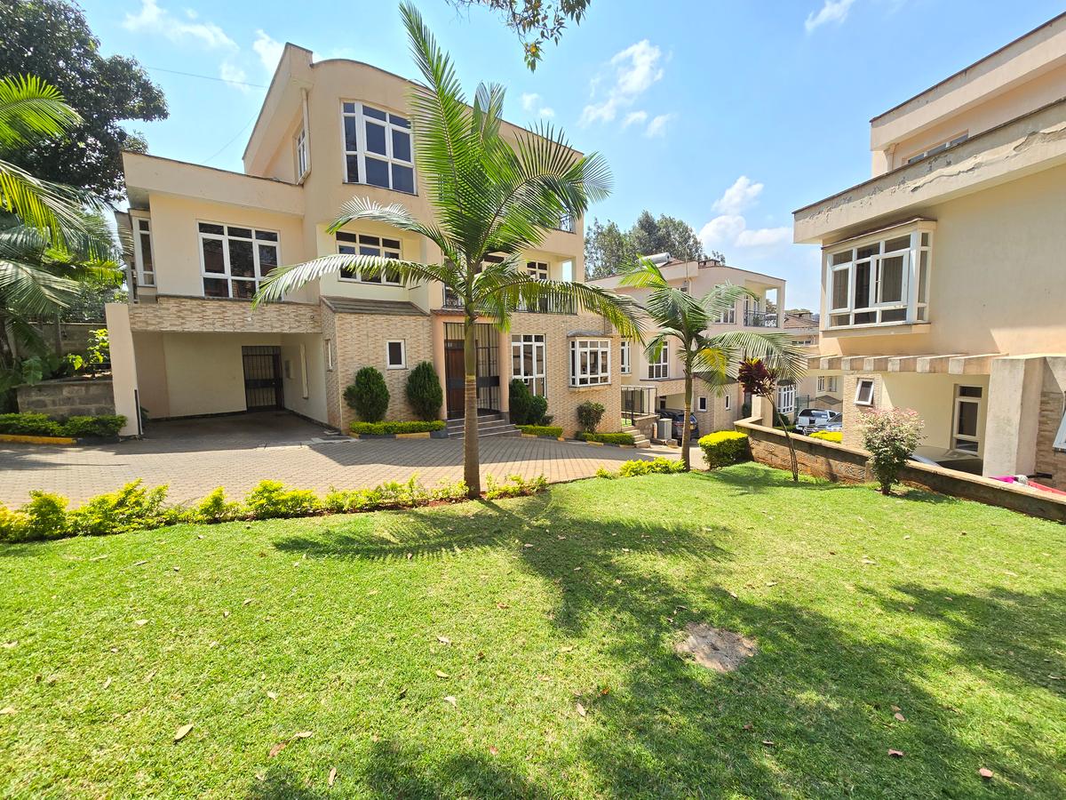 5 Bed Townhouse with En Suite at Off Convent Drive - 6