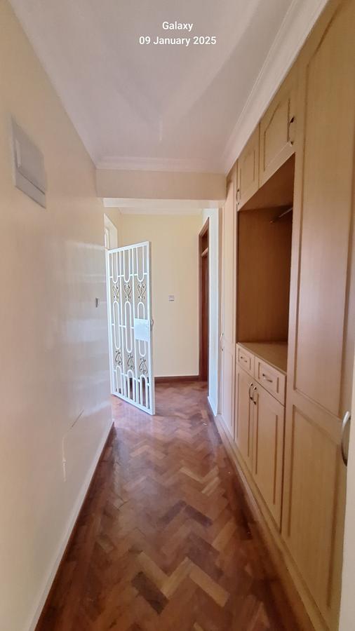 4 Bed Townhouse with En Suite in Lavington - 17