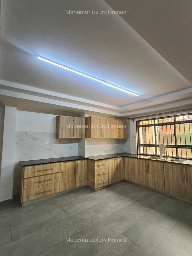 7 Bed House with En Suite at Hillcrest - 4