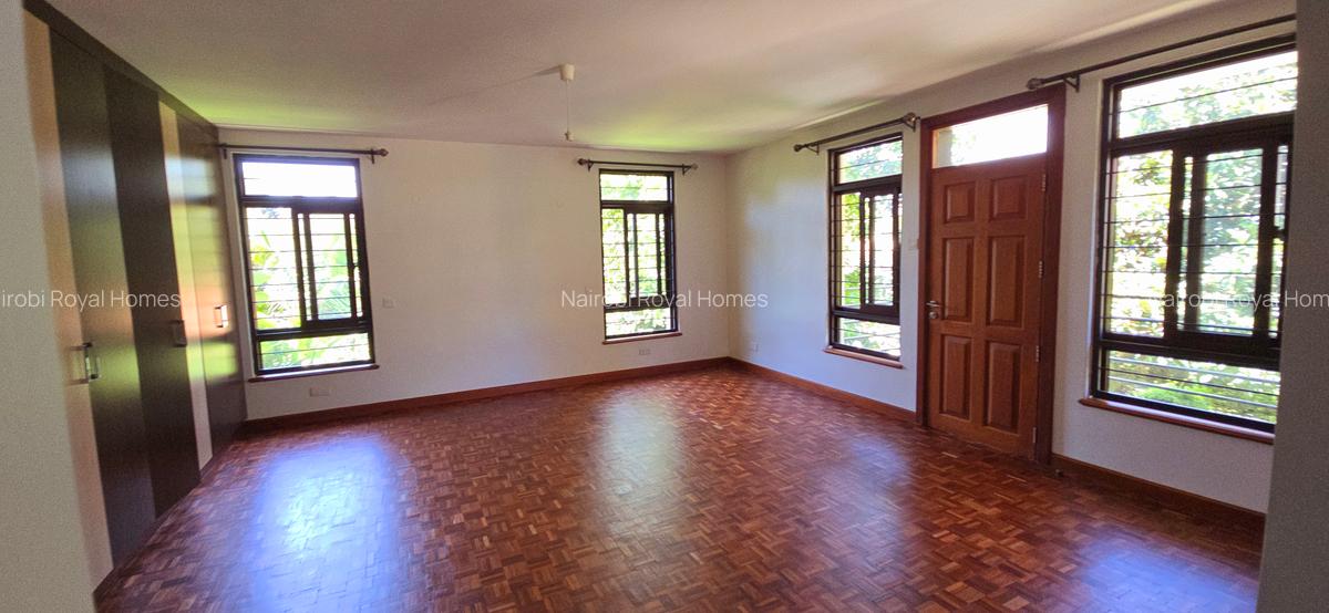 5 Bed Townhouse with En Suite at Lavington Off James Gichuru Road - 16