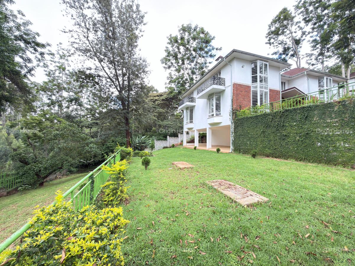 5 Bed House with En Suite at Rosslyn - 1