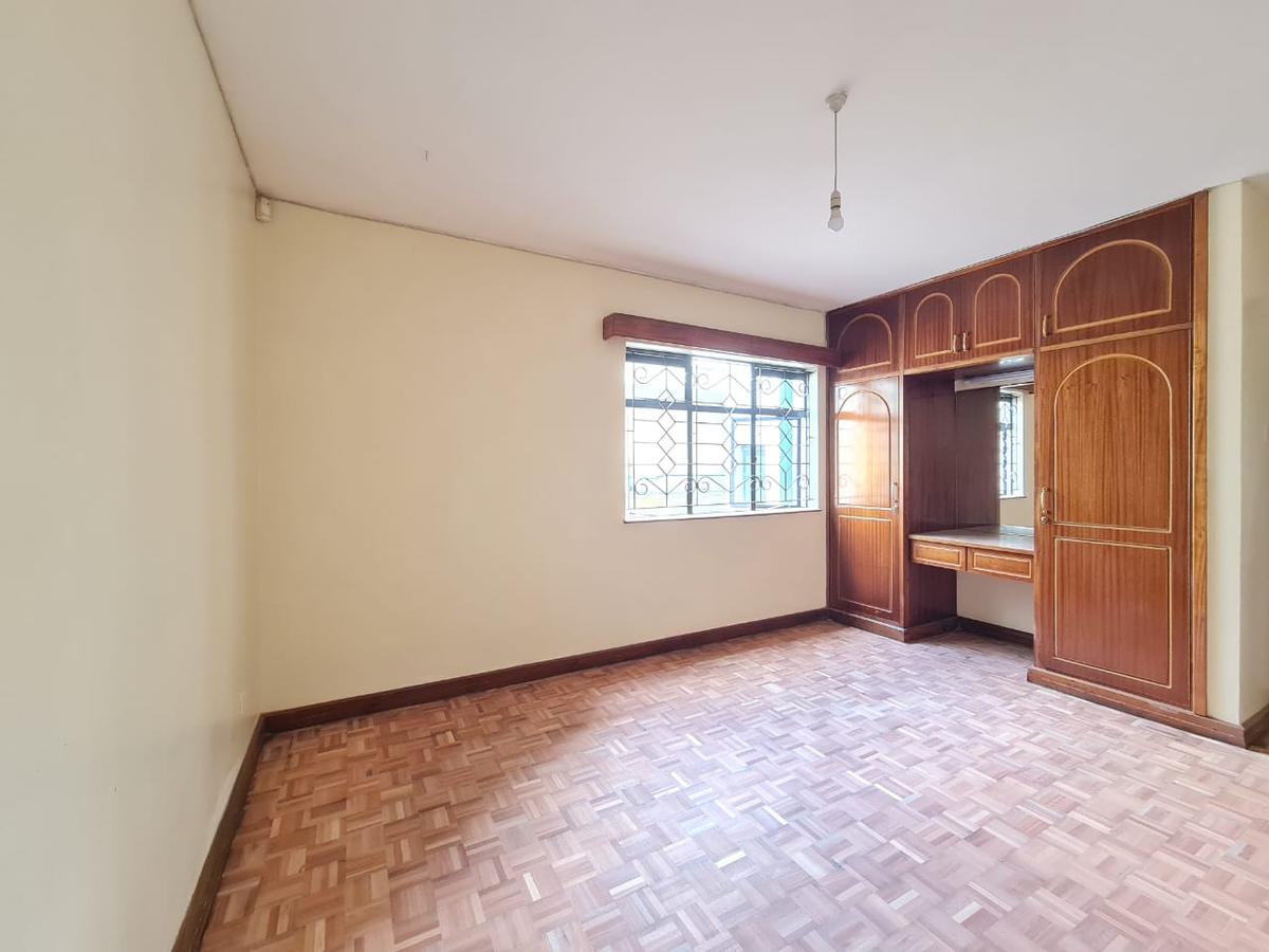 4 Bed Townhouse with En Suite at Brookside Drive - 18