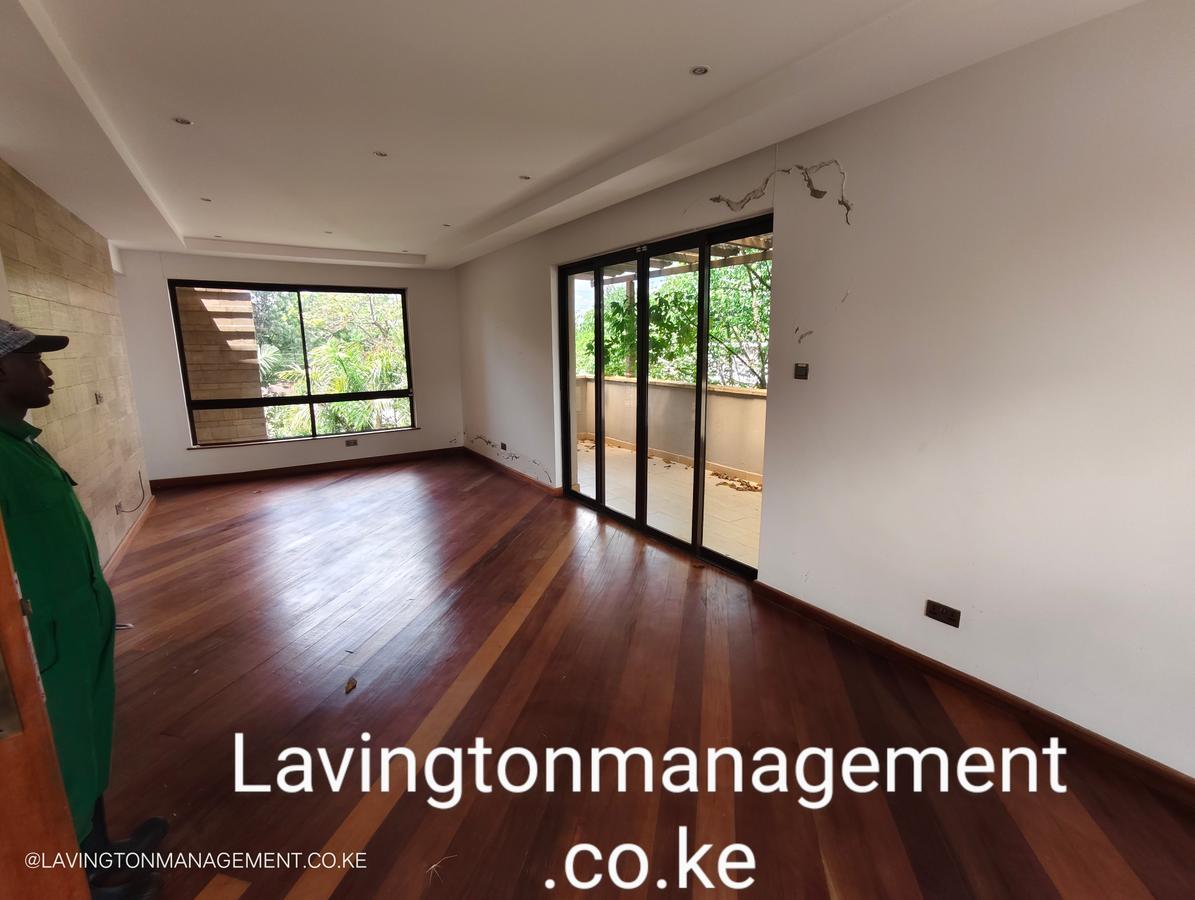 5 Bed Townhouse with En Suite at Lavington Green - 16