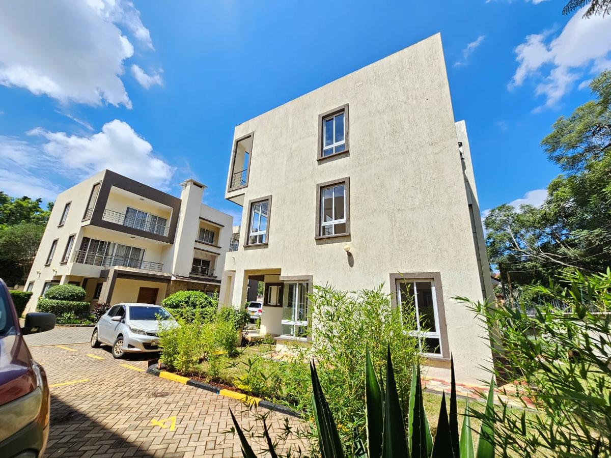 5 Bed House with En Suite in Lavington - 20