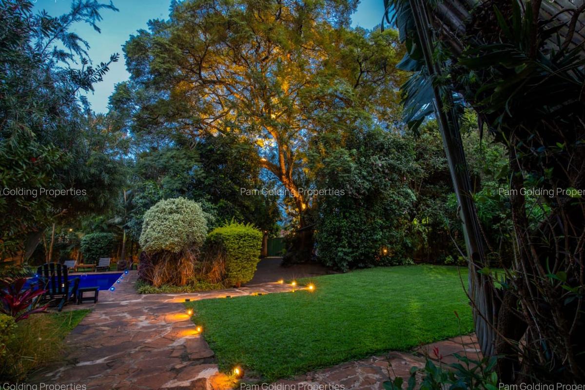 6 Bed House with Swimming Pool in Runda - 15