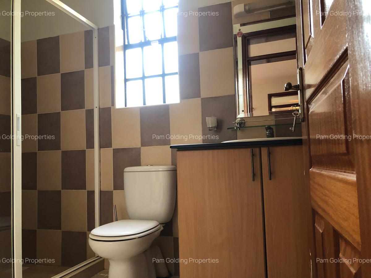 4 Bed House with En Suite in Runda - 14