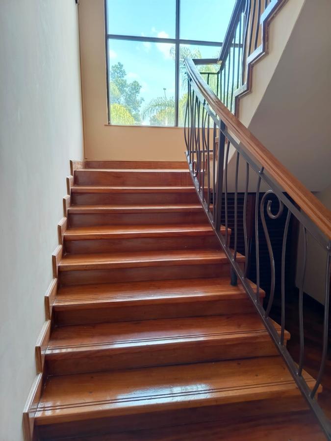 4 Bed House with En Suite in Ridgeways - 10