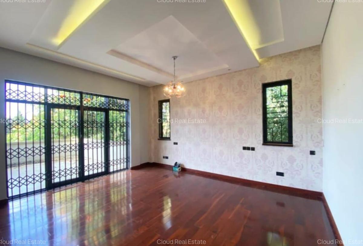 5 Bed House with En Suite in Runda - 9