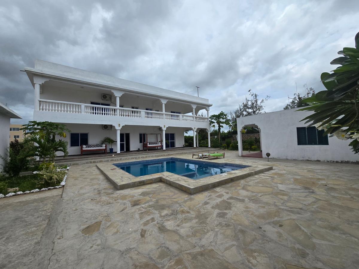 6 Bed House with En Suite in Watamu - 1