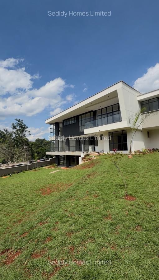 5 Bed Villa with En Suite in Nyari - 1