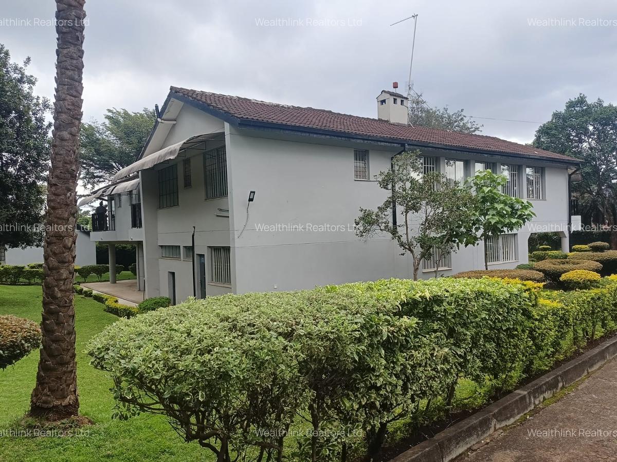 5 Bed House with En Suite at Nyari - 1