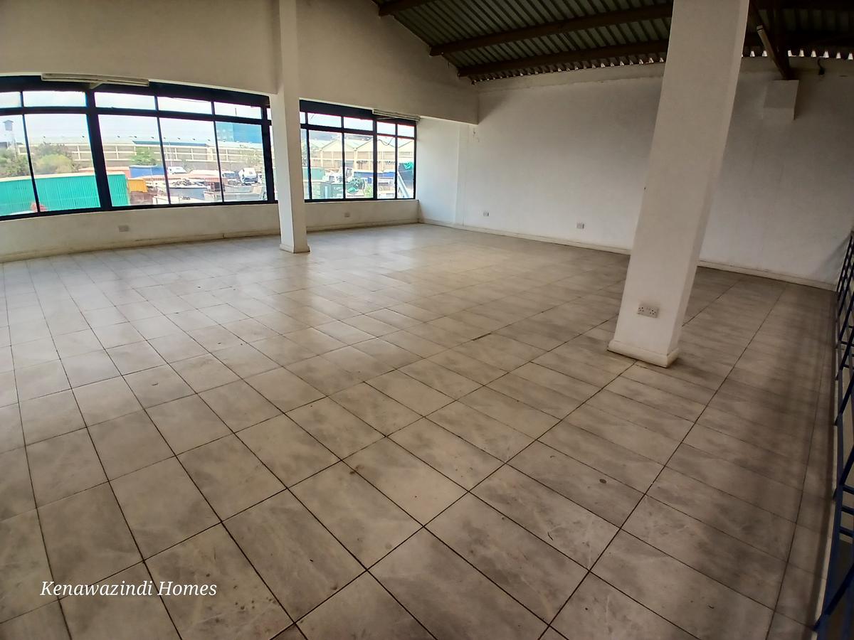 9,000 ft² Warehouse with Service Charge Included at Gateway Mall - 7