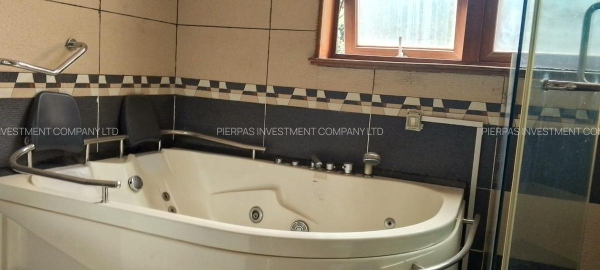 5 Bed Townhouse with En Suite in Spring Valley - 5