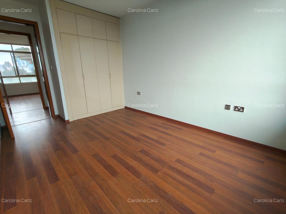 3 Bed Apartment with En Suite at 6Th Parklands Road - 12