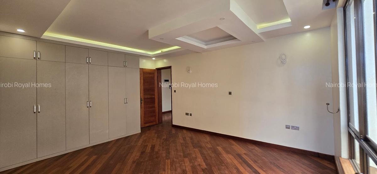 5 Bed Townhouse with En Suite at Lavington Green - 15