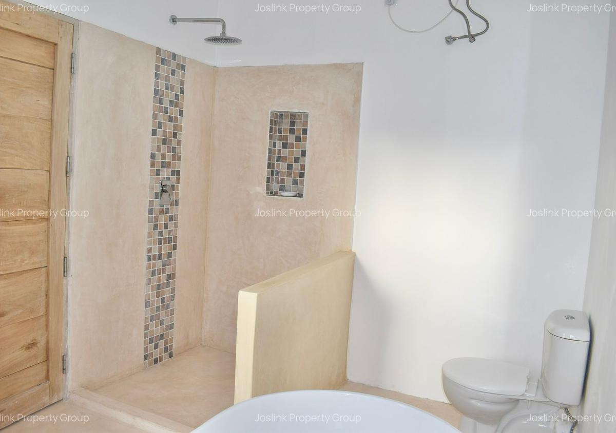 4 Bed Apartment with En Suite at Greenwood Drive - 14