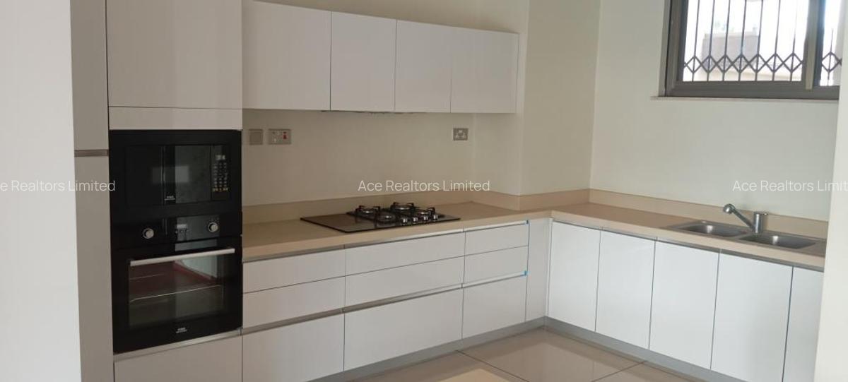 3 Bed Apartment with En Suite at 6Th Parklands - 14