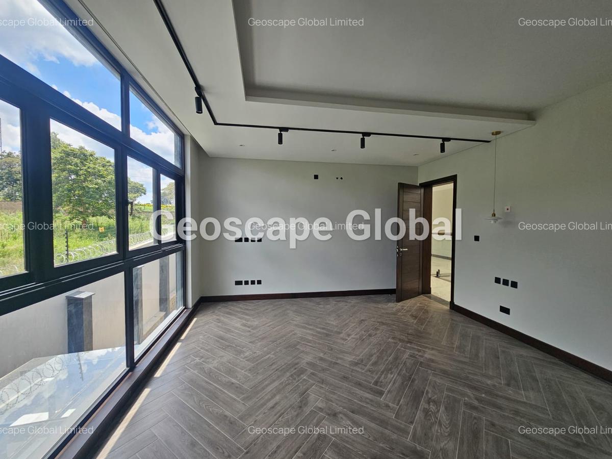 5 Bed House with En Suite in Nyari - 4