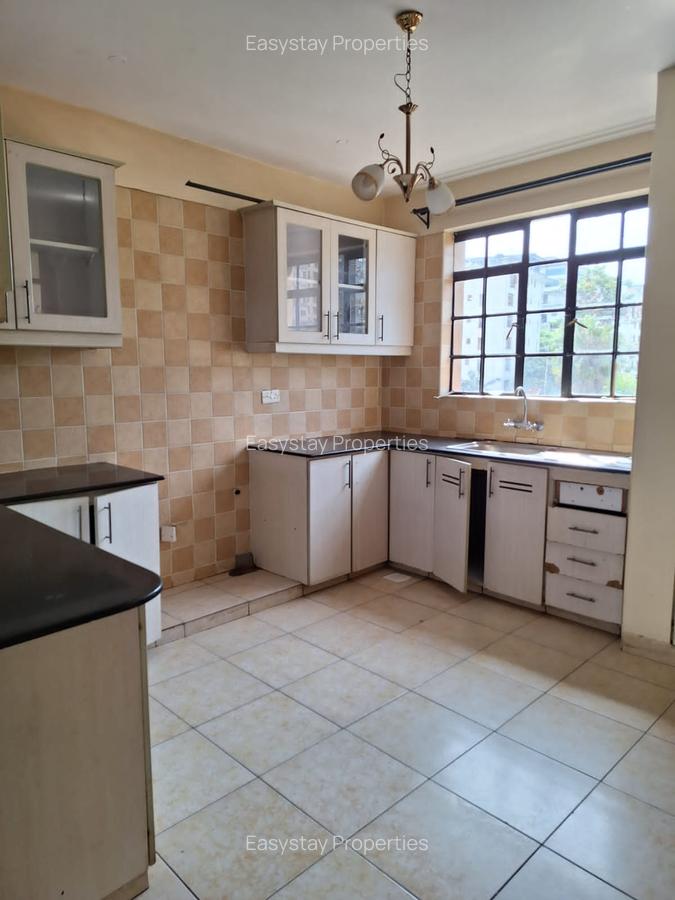 3 Bed Apartment with En Suite in Riverside - 3