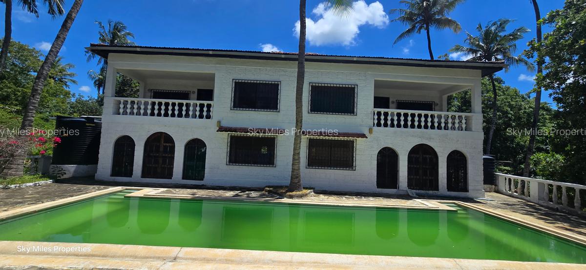 6 Bed Villa with En Suite at Aloo Drive Residence - 8