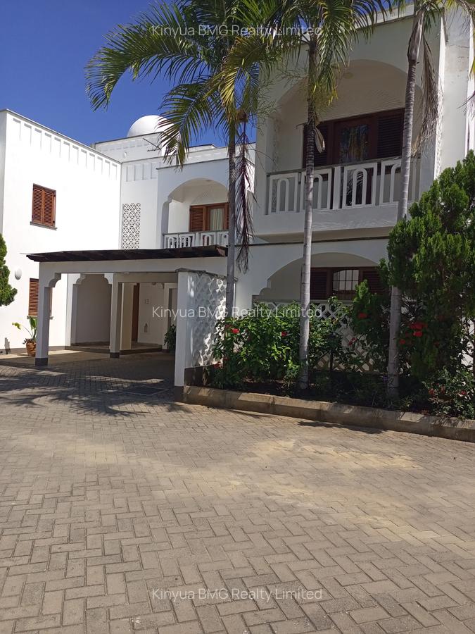 4 Bed Townhouse with En Suite in Nyali Area - 1