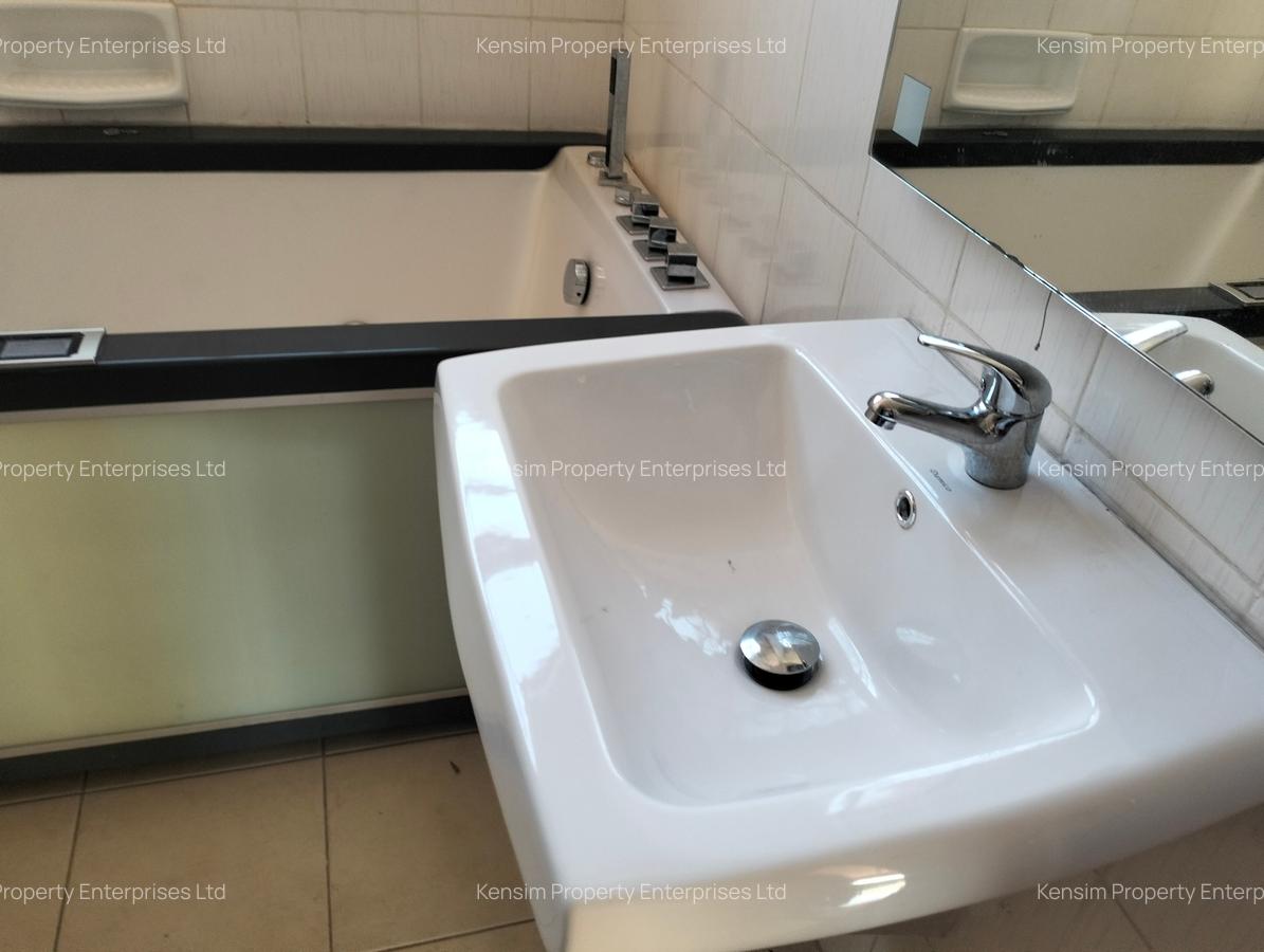 5 Bed Townhouse with En Suite in Lavington - 19