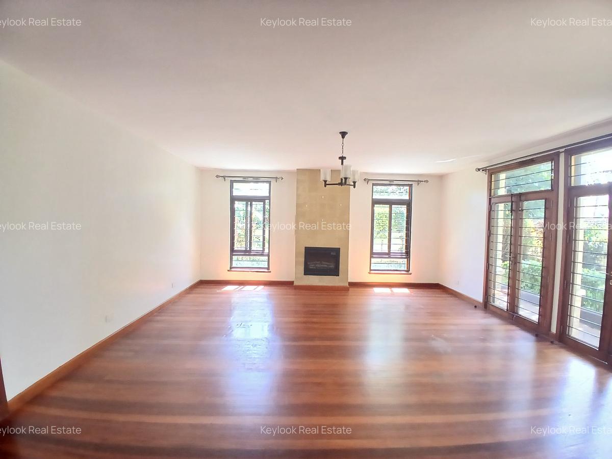 5 Bed Townhouse with En Suite at Lavington Green - 4