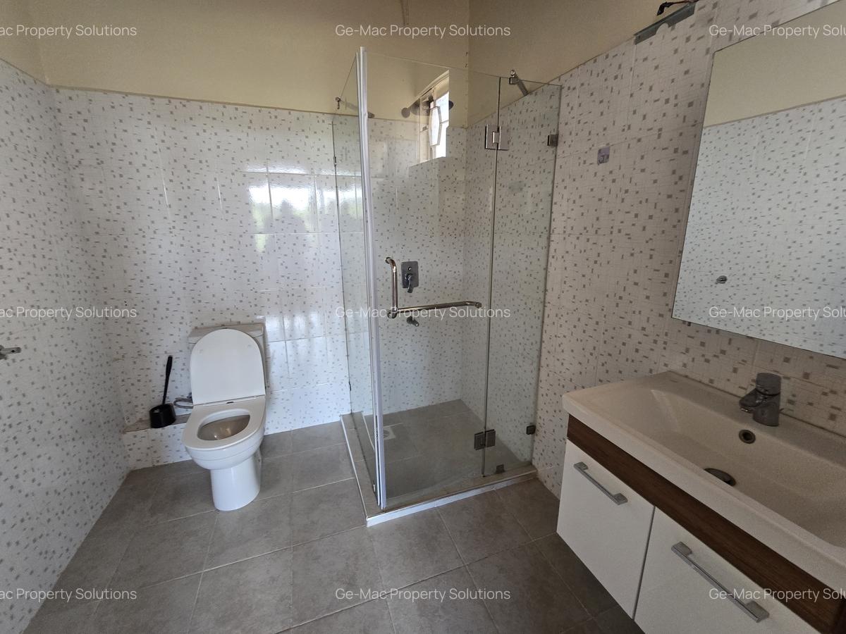 4 Bed House with En Suite in Runda - 18