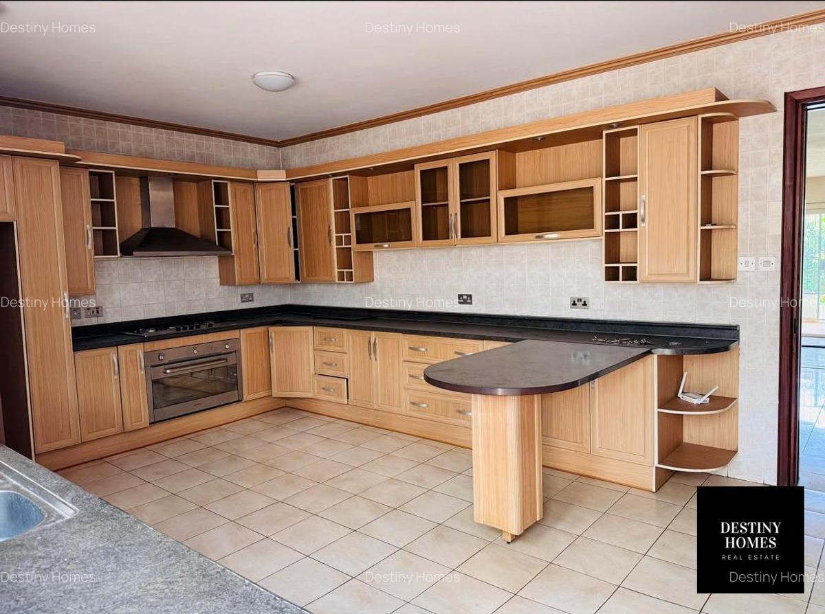 4 Bed Townhouse with En Suite in Lavington - 5