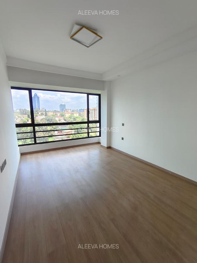 3 Bed Apartment with En Suite in Riverside - 10