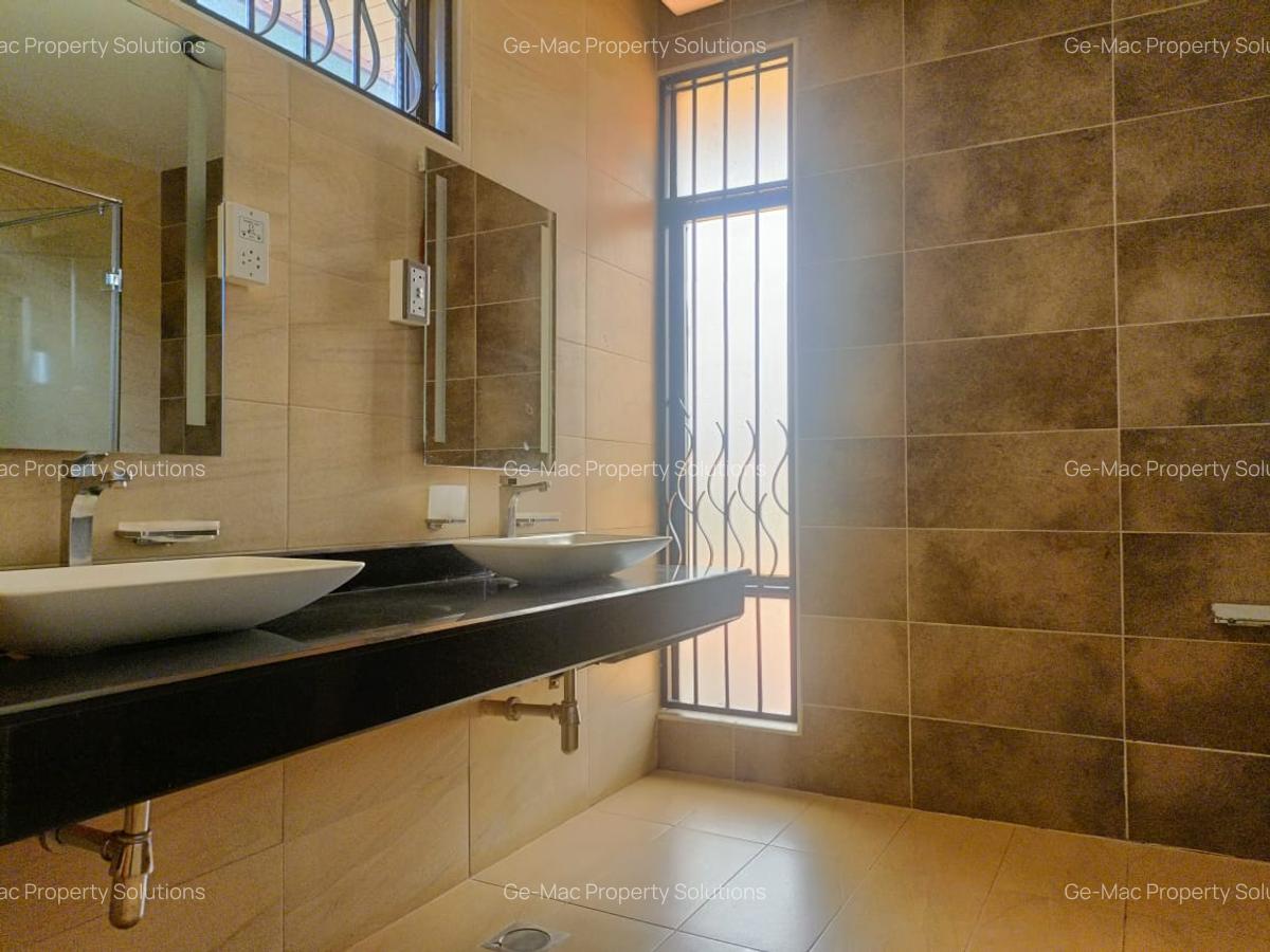 4 Bed House with En Suite in Runda - 18