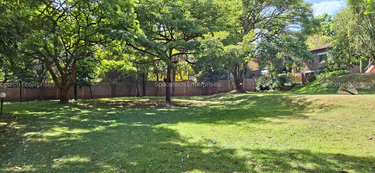 4 Bed House with En Suite in Lavington - 4