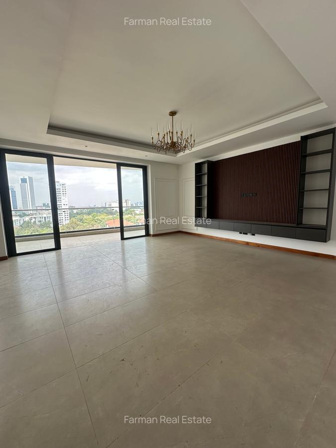 3 Bed Apartment with En Suite in Riverside - 3