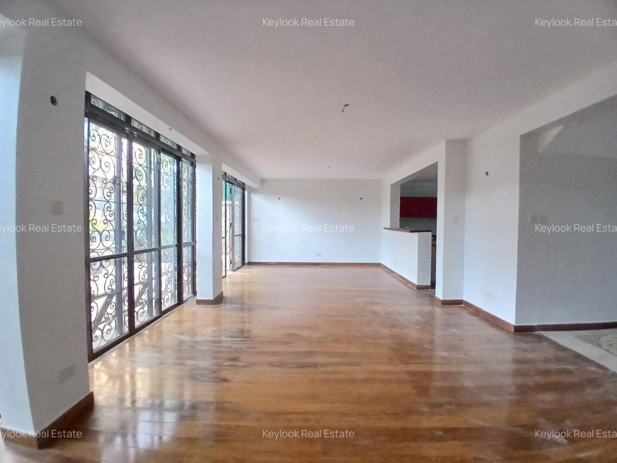 5 Bed Townhouse with En Suite at Lavington - 15