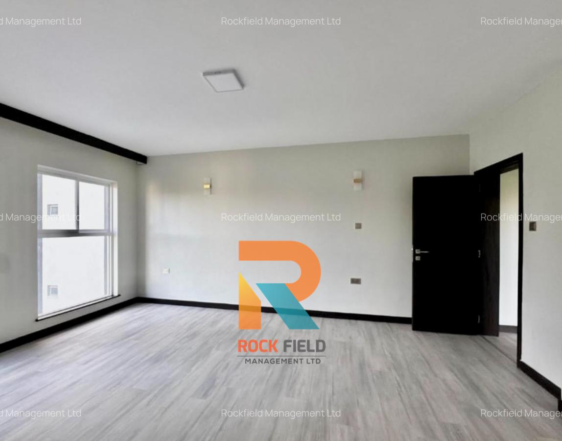 3 Bed Apartment with En Suite in Riverside - 13