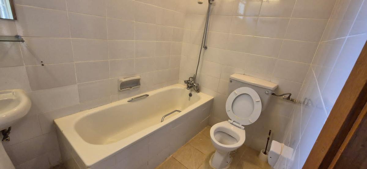 4 Bed House with En Suite in Loresho - 5