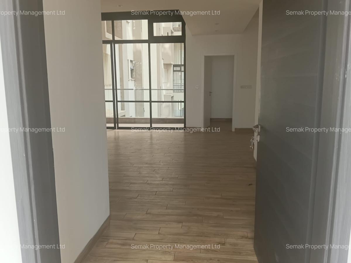 3 Bed Apartment with En Suite in Riverside - 3