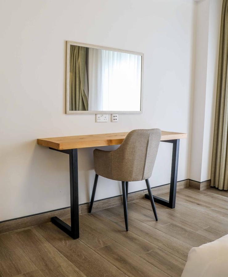3 Bed Apartment with En Suite at 23 - 6