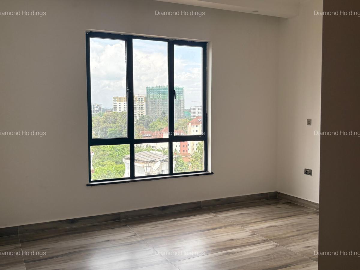 3 Bed Apartment with En Suite in Brookside - 13