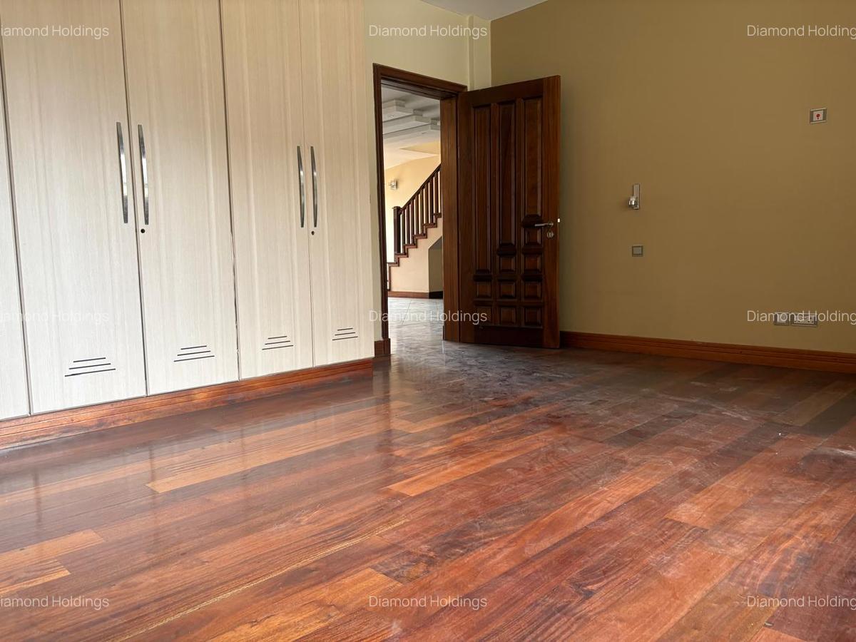 4 Bed Apartment with En Suite at Parklands - 10