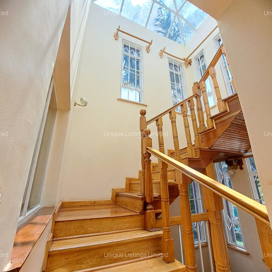 4 Bed Villa with En Suite in Spring Valley - 5