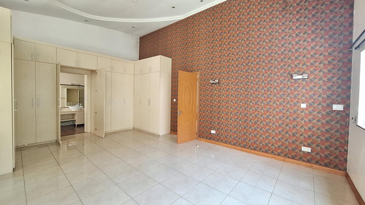 4 Bed Townhouse with En Suite at Riverside Drive - 10