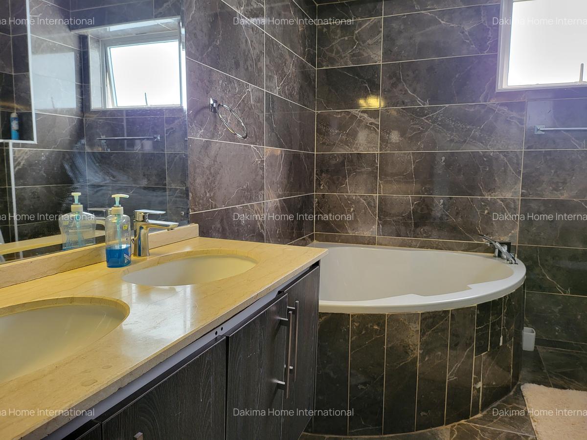 Furnished 3 Bed Apartment with En Suite in Riverside - 10