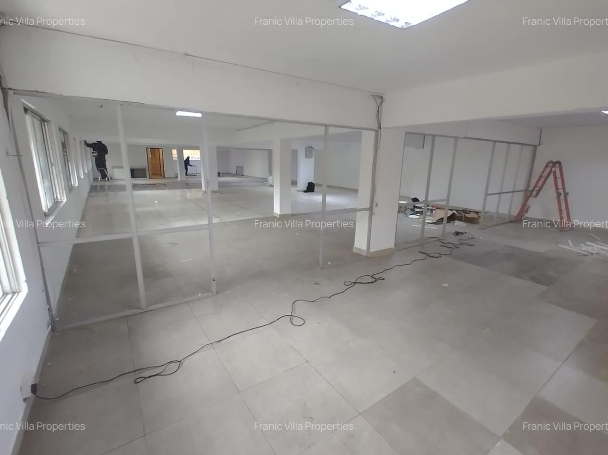 5,000 ft² Office with Parking in Kilimani - 1