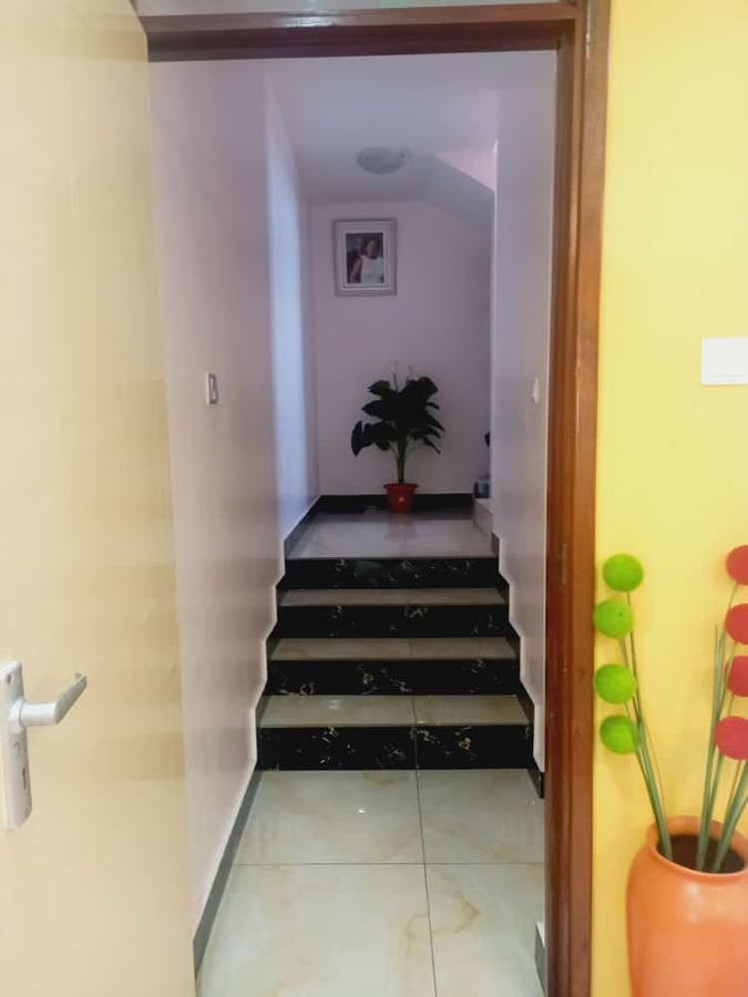 3 Bed House with En Suite at Bombululu - 8