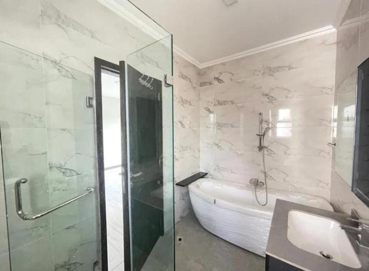3 Bed Apartment with En Suite in Riverside - 3