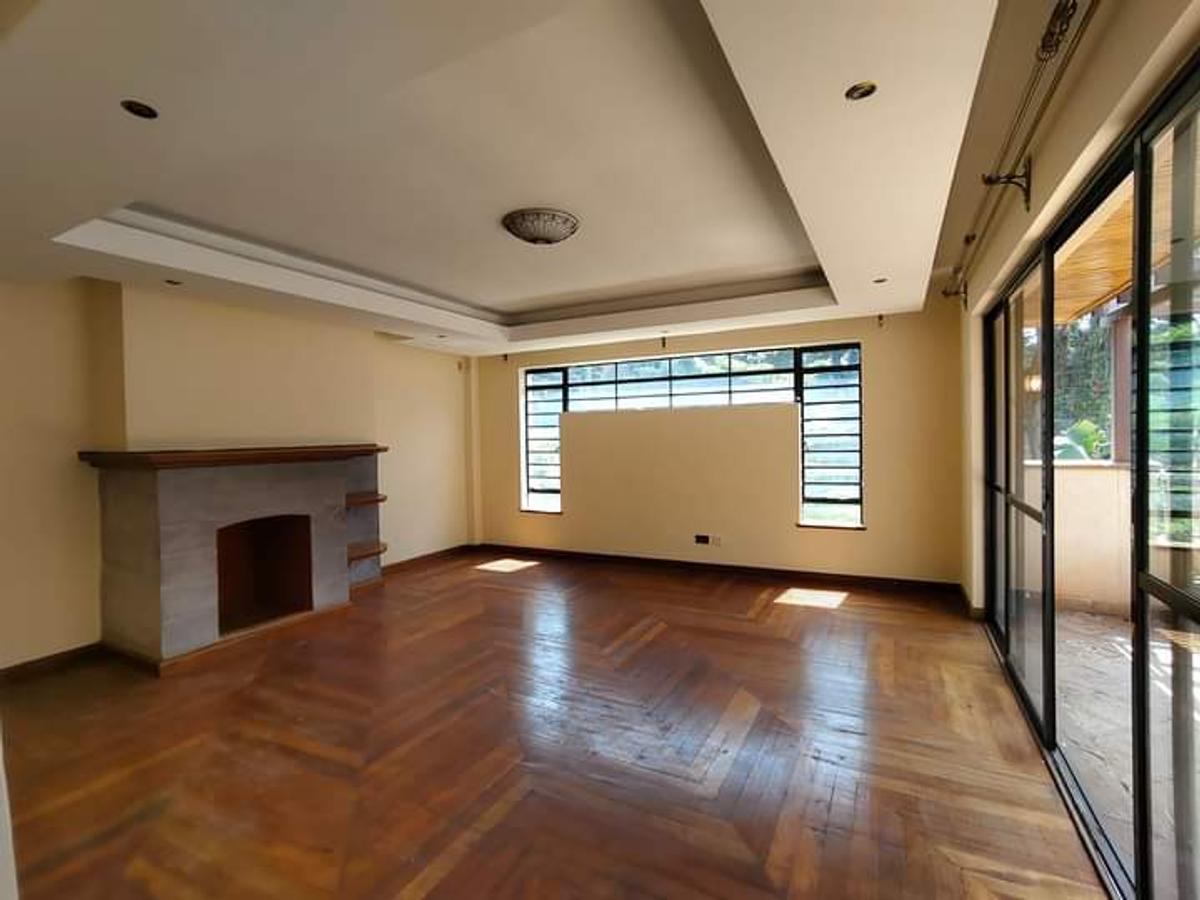 5 Bed Townhouse with En Suite at Lavington - 4