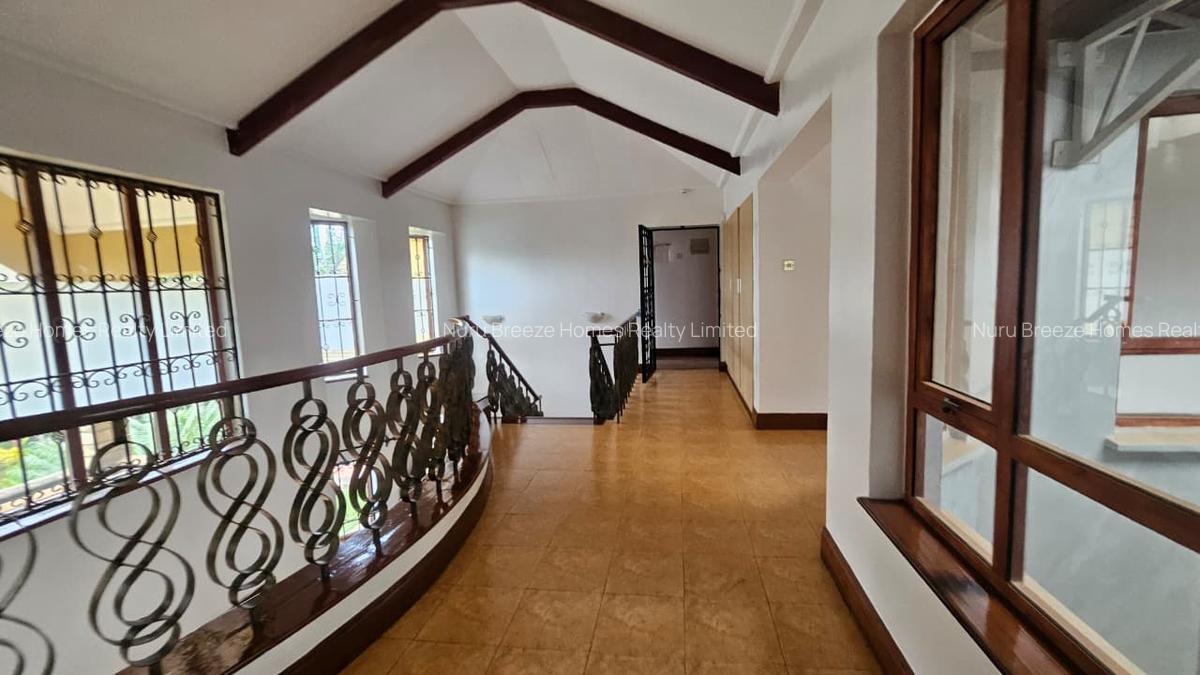 5 Bed House with En Suite in Runda - 12