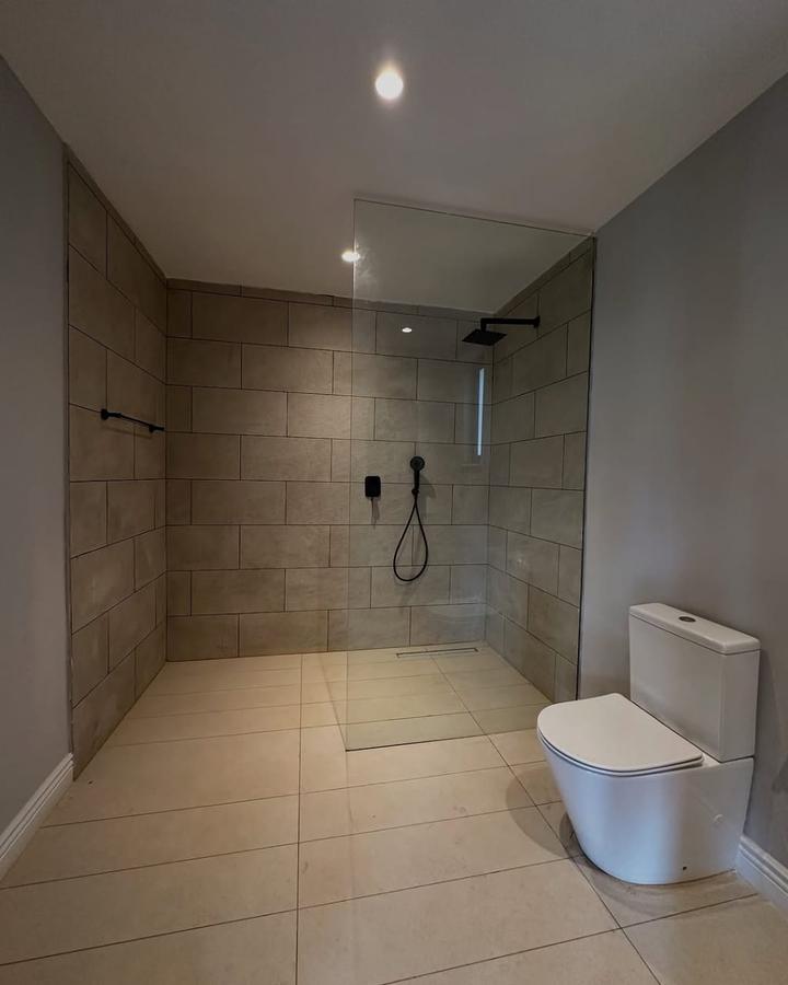 5 Bed House with En Suite in Runda - 8