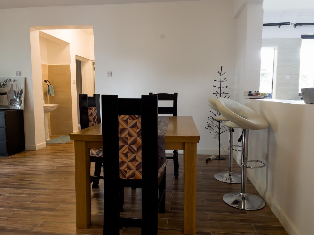Furnished 2 Bed Apartment with En Suite at Hatheru Road - 5